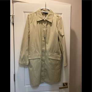 NWT Water Resistant Gap Trench Coat Size Large
